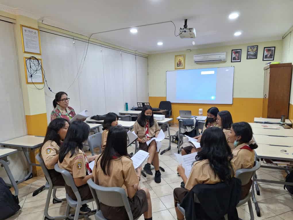 Diskusi di Kelas Pramuka SMP Advent Menteng