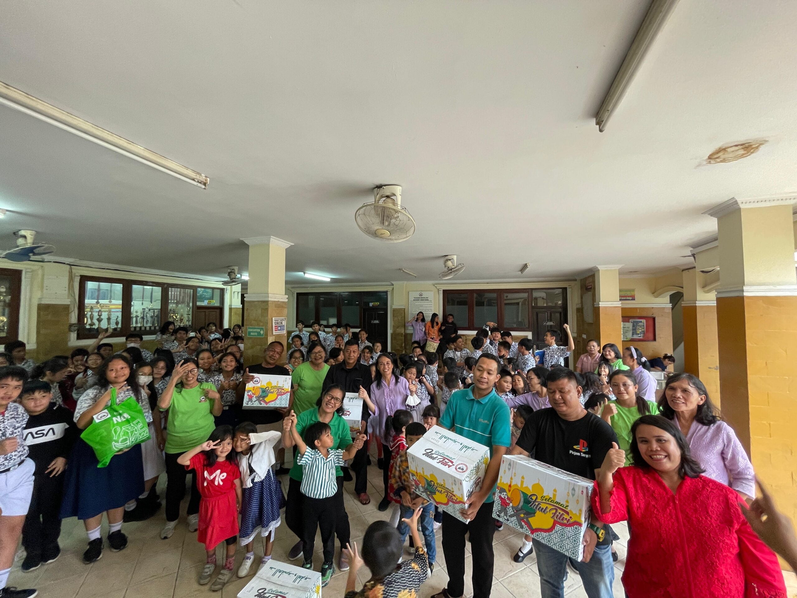 Bingkisan Lebaran Idul Fitri bagi Staf Sekolah yang Merayakan